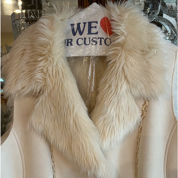 Microsuede Vest Off White Faux Fur Collar Lining Pockets & Hidden Hook Eye Close - Picture 6 of 10